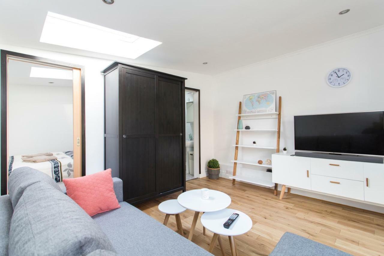 Villa Small House With Parking Prag Exterior foto